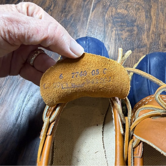 L.L. Bean Classic Low Bean Boots Womens Size 6 Navy Rubber Tan Leather Vintage - Picture 3 of 13
